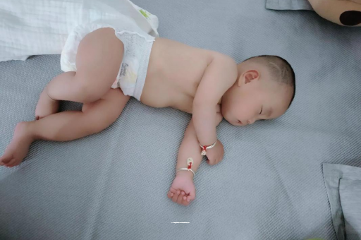 延安六个月宝宝眼睛散光